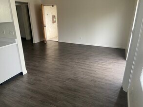 Silk Oak Apartments in Modesto, CA - Building Photo - Building Photo