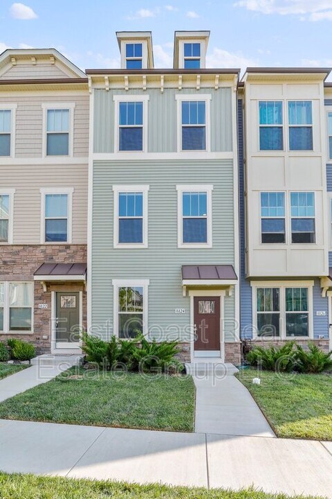 8824 Shady Pines Dr in Frederick, MD - Foto de edificio