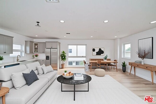 1106 Queen Anne Pl in Los Angeles, CA - Building Photo - Building Photo