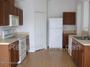 221 Brookchase Ln W in Jacksonville, FL - Building Photo - Building Photo