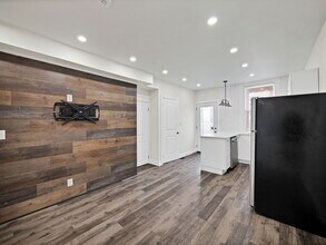 33 Fairleigh Ave N in Hamilton, ON - Building Photo - Building Photo