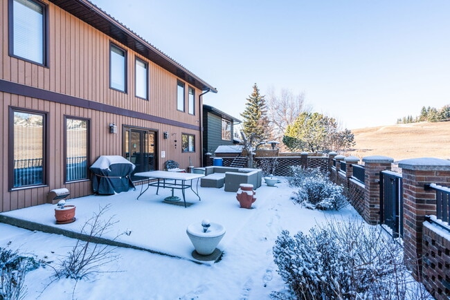 836 Edgemont Rd NW in Calgary, AB - Building Photo - Building Photo