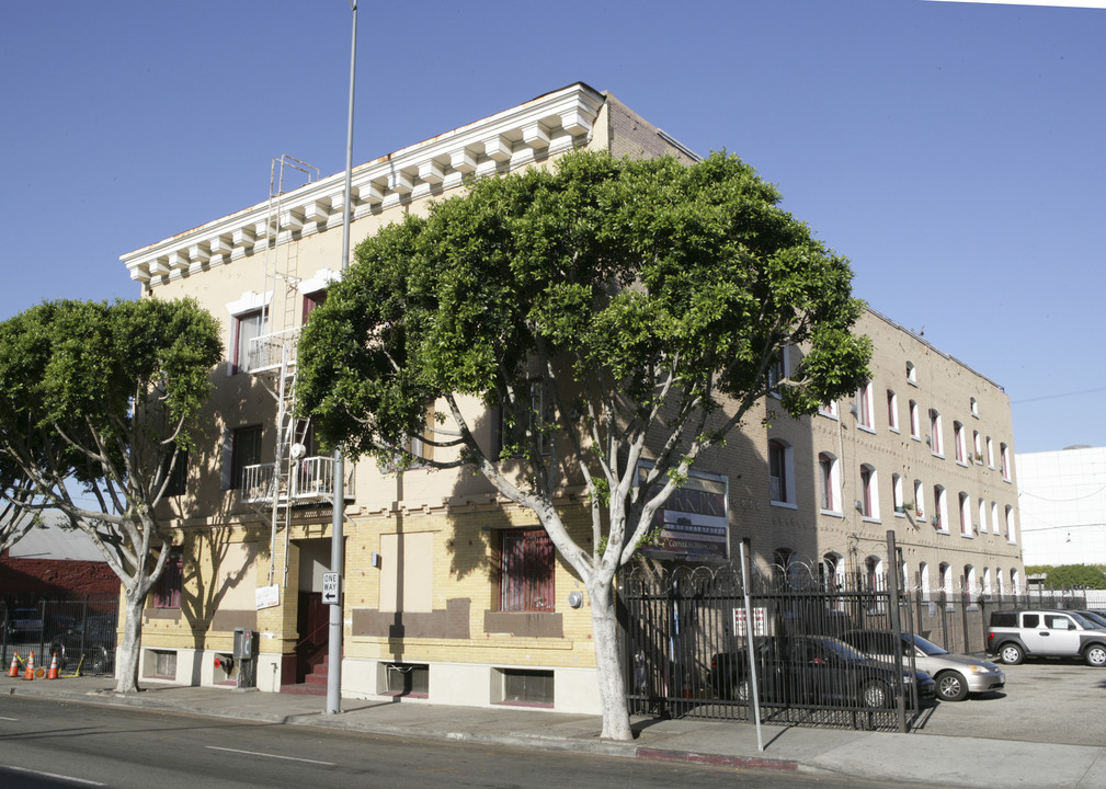 1349 S Flower St in Los Angeles, CA - Foto de edificio