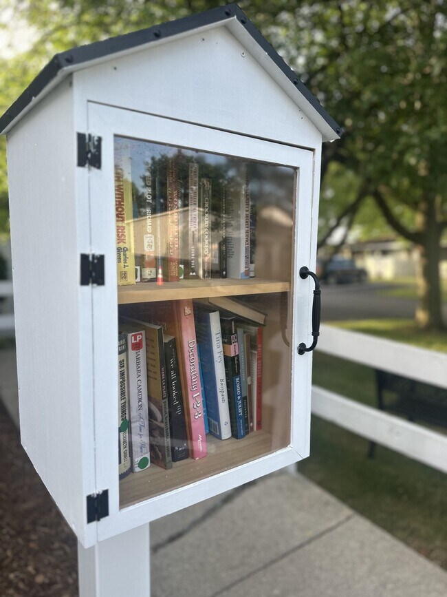 Camberwell ~ Boutique Cottage Style Living Meets Hassle Free Leasing in St Clair, MI - Foto de edificio - Building Photo