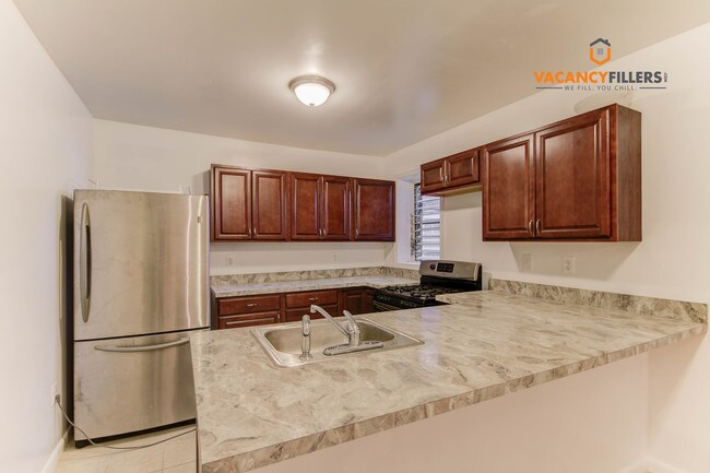 2602 Maryland Ave-Unit -1 in Baltimore, MD - Building Photo - Building Photo