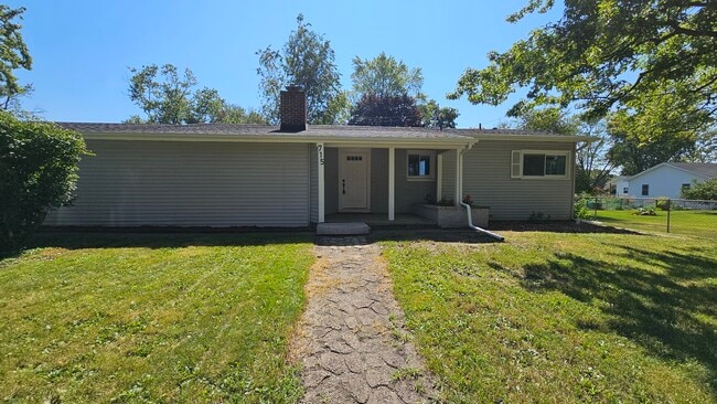 715 W Jefferson St in Kouts, IN - Building Photo - Building Photo