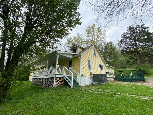 581 Tulip Grove Rd in Nashville, TN - Foto de edificio - Building Photo