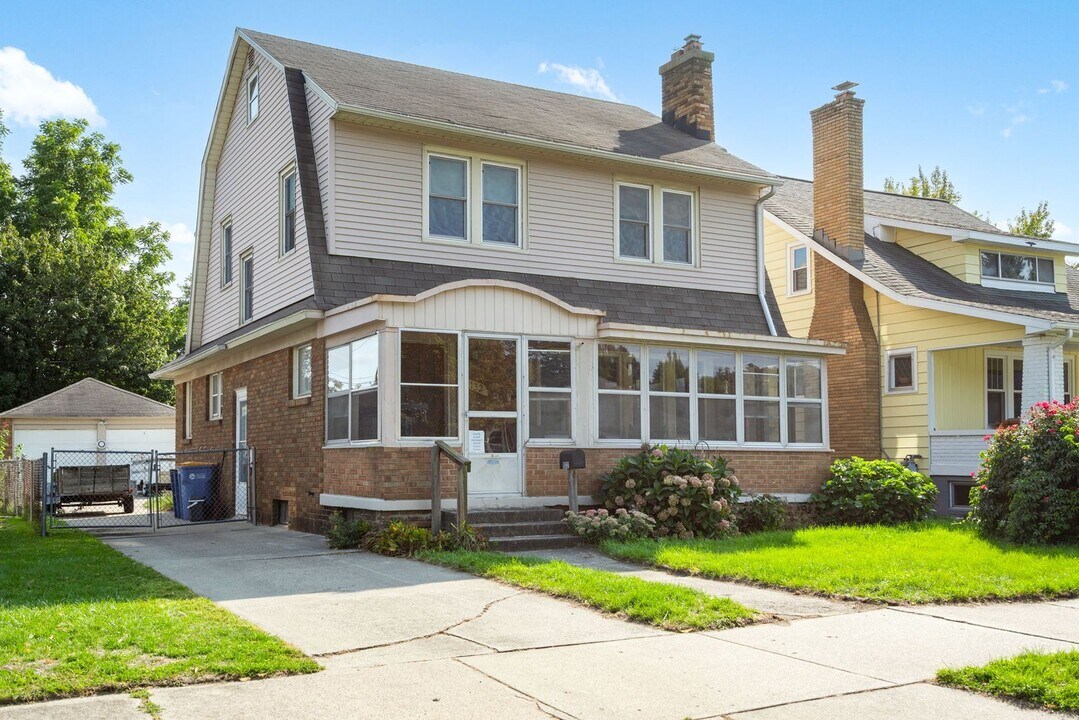 1132 California St NW in Grand Rapids, MI - Building Photo