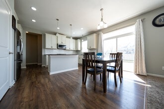 15430 Eagle Creek Way in Apple Valley, MN - Building Photo - Building Photo