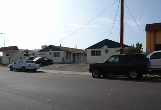 656-674 11th St in Imperial Beach, CA - Building Photo - Building Photo