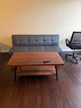 2320 Gracy Farms Ln in Austin, TX - Foto de edificio - Building Photo