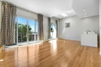 3907 De Longpre Ave in Los Angeles, CA - Building Photo - Building Photo