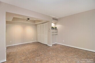 555 Longshore Dr in Ann Arbor, MI - Building Photo - Building Photo