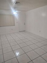 7655 Venetian St in Miramar, FL - Building Photo