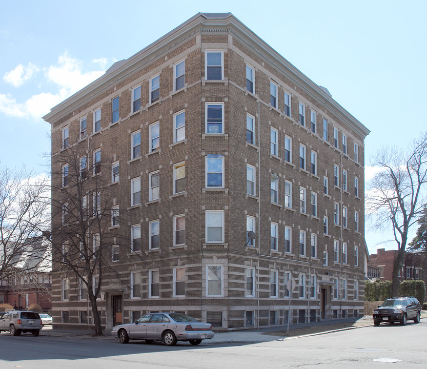 180 Walnut St in Holyoke, MA - Building Photo