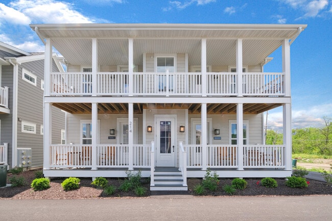 property at 214 Great Loop E Dr