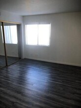 Poinsettia Place in West Hollywood, CA - Foto de edificio - Interior Photo