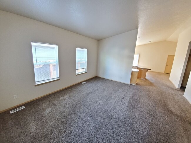 3842 SE Ryunkin St in Albany, OR - Building Photo - Building Photo