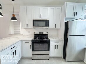 956 N Winchester Ave, Unit 2E in Chicago, IL - Foto de edificio - Building Photo