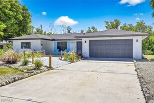 1105 Skiff Pl in Sanibel, FL - Building Photo