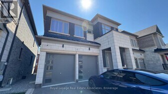 42 Boulton Trl in Oakville, ON - Building Photo
