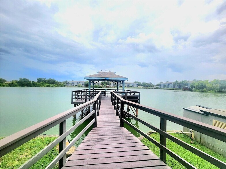 11485 Oakhurst Rd, Unit 1200306 in Largo, FL - Building Photo