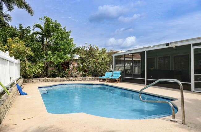 property at 1514 SE Westmoreland Blvd