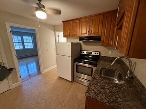 7 Cottage St in Mansfield, MA - Building Photo - Building Photo