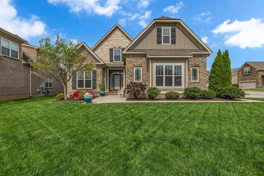1025 Rudder Dr in Spring Hill, TN - Building Photo