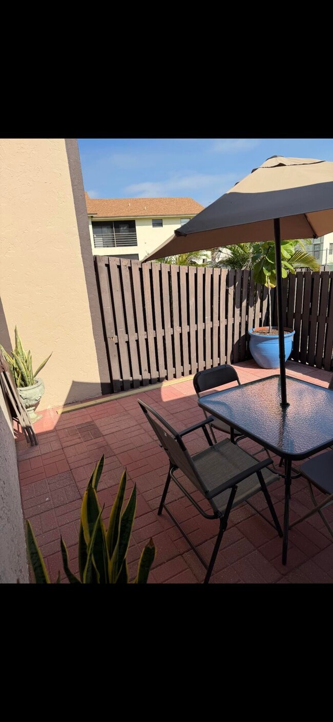 property at 2110 Sherwood Forest Blvd