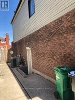 657 Thamesford Terrace in Mississauga, ON - Building Photo