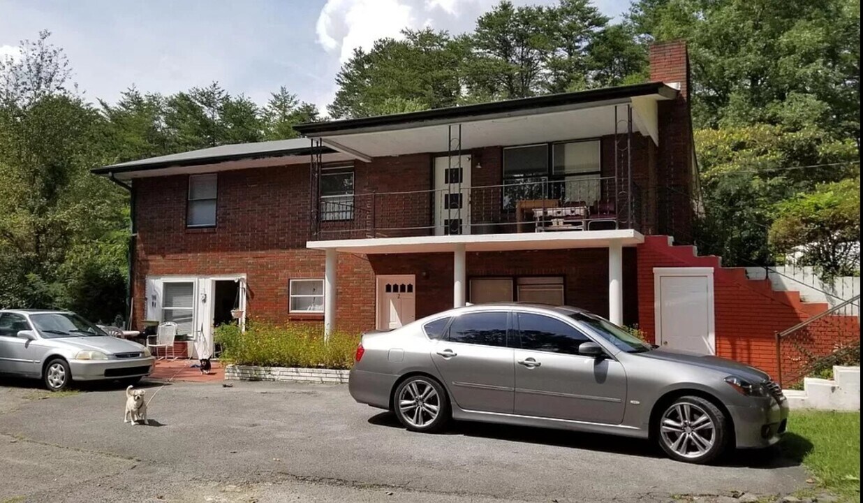 3401 Hazelwood Ln in Pigeon Forge, TN - Foto de edificio