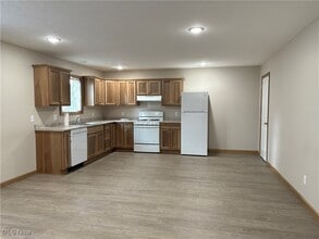 430 2nd Dr NE in New Philadelphia, OH - Building Photo - Building Photo