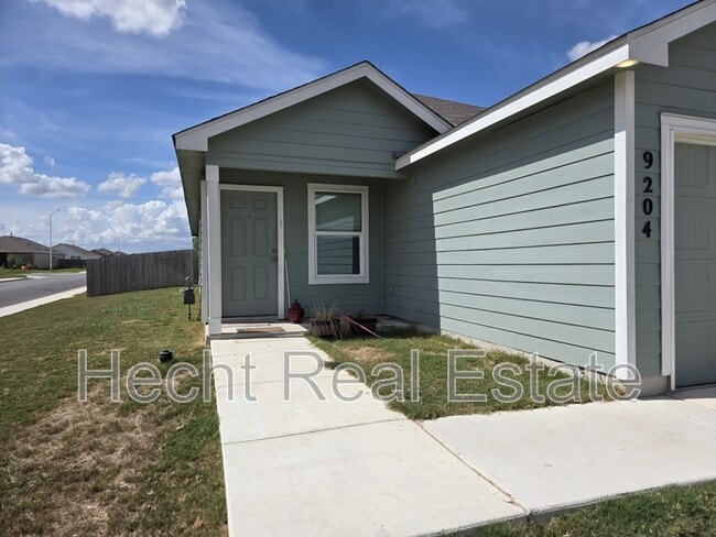 9204 James Bowie in Seguin, TX - Building Photo - Building Photo