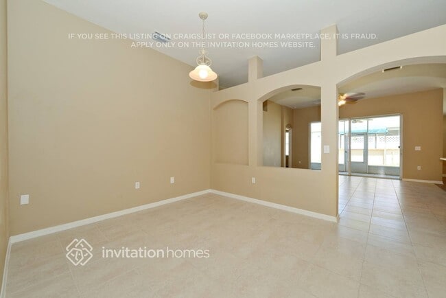 4438 Beaumaris Dr in Land O Lakes, FL - Foto de edificio - Building Photo