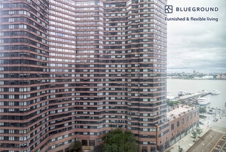 635 W 42nd St in New York, NY - Foto de edificio - Building Photo