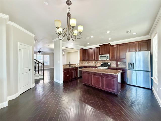 7864 Fox Horn Dr in Irving, TX - Building Photo