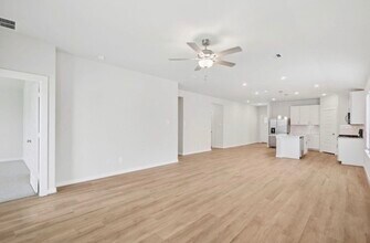 3300 Memorial Way in Texas City, TX - Building Photo - Building Photo