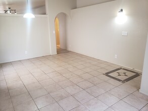 2605 Silver Star Dr SW in Albuquerque, NM - Building Photo - Building Photo