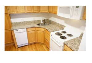 15 Euston Rd, Unit 19 in Boston, MA - Building Photo