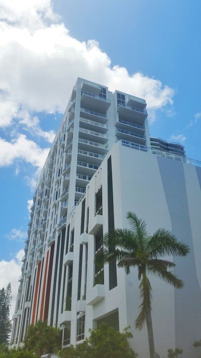 The Crimson in Miami, FL - Foto de edificio