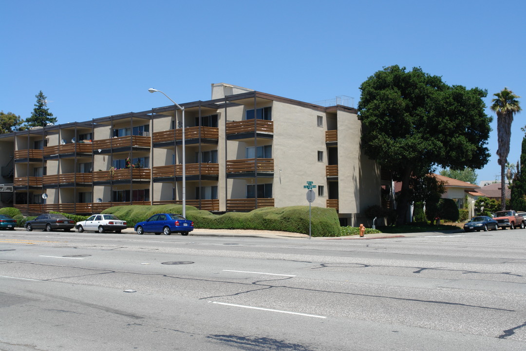 The Christina in San Mateo, CA - Foto de edificio