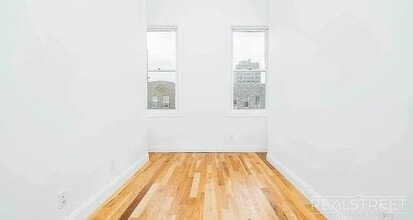 Wyckoff Avenue, Unit 2R in Brooklyn, NY - Building Photo - Building Photo