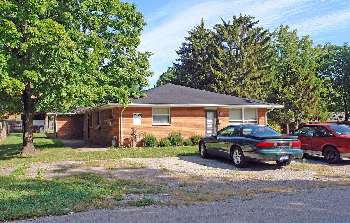 1805 Roslyn Ave in Dayton, OH - Building Photo