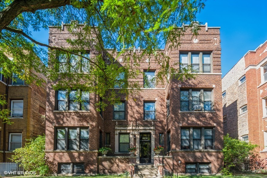 6744 S Cornell Ave in Chicago, IL - Foto de edificio