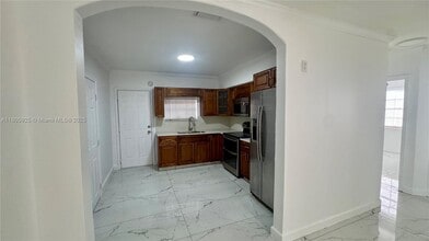 2731 NW 100th St in Miami, FL - Building Photo - Building Photo