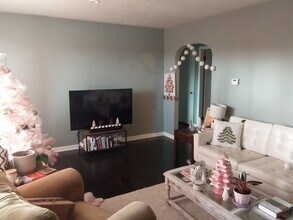 407 N College St in Nevada, MO - Building Photo - Building Photo