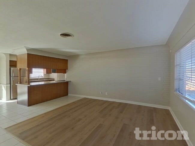 5590 26th Ave N in St. Petersburg, FL - Foto de edificio - Building Photo