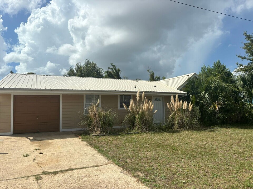 721 Flight Ave in Panama City, FL - Building Photo