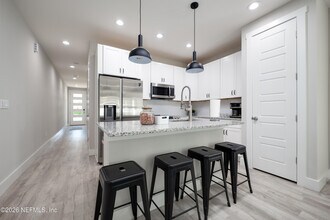 817 7th Ave N in Jacksonville Beach, FL - Building Photo - Building Photo